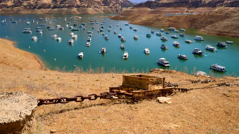 Boats on Lake Oroville during the 2021 drought.jpg