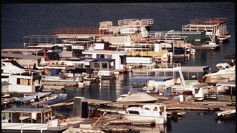 LAUNCH DOCK IN PINE FLAT LAKE - NARA - 542650.jpg