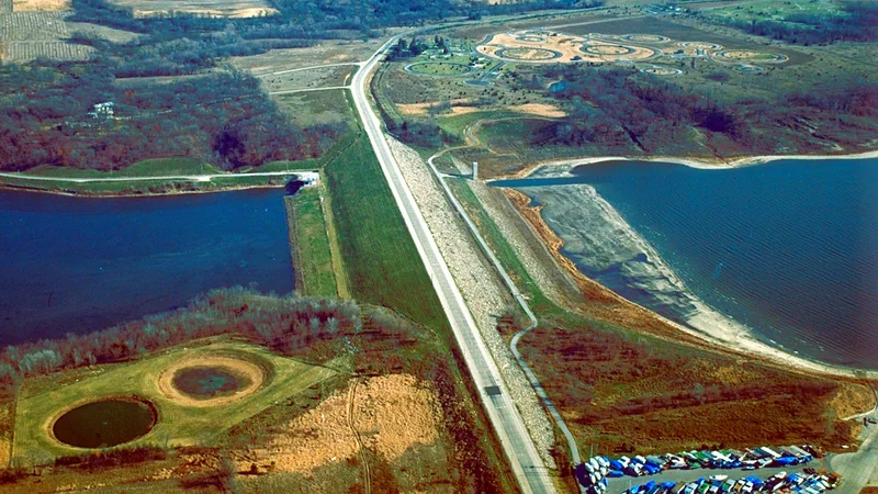 USACE Barrier Dam Lake Saylorville.jpg