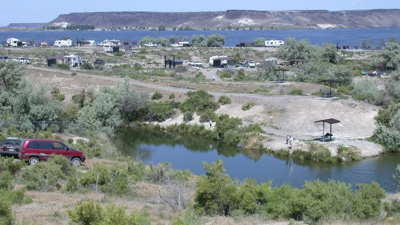 Cove at CJ Strike Reservoir (35432608076).jpg