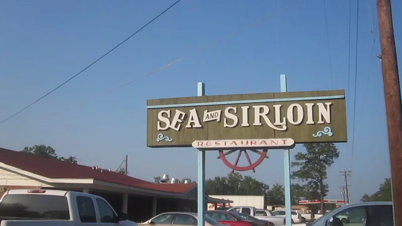 Sea & Sirloin Restaurant, Campti, LA MVI 2731.jpg