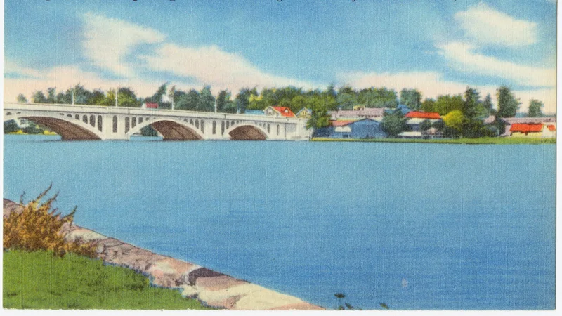 Bridge over Lake Quinsigamond connecting Shrewsbury and Worcester, Mass (85248).jpg
