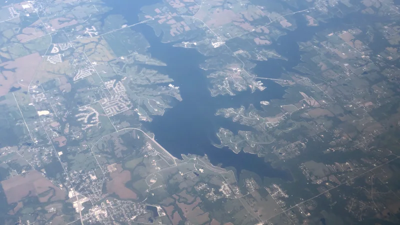 2022-09-09 19 23 08 UTC minus 5 Aerial view of Smithville Lake in northwestern Clay County, Missouri, centered on Platte Township.jpg