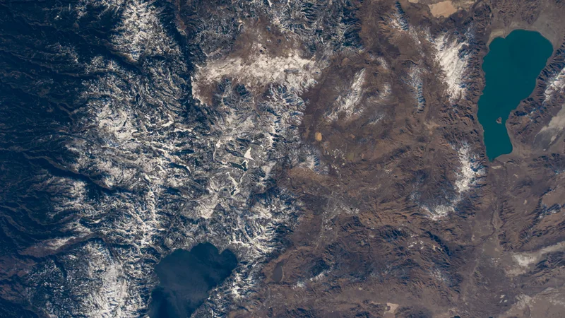 ISS-64 Sierra Nevada mountains, California.jpg