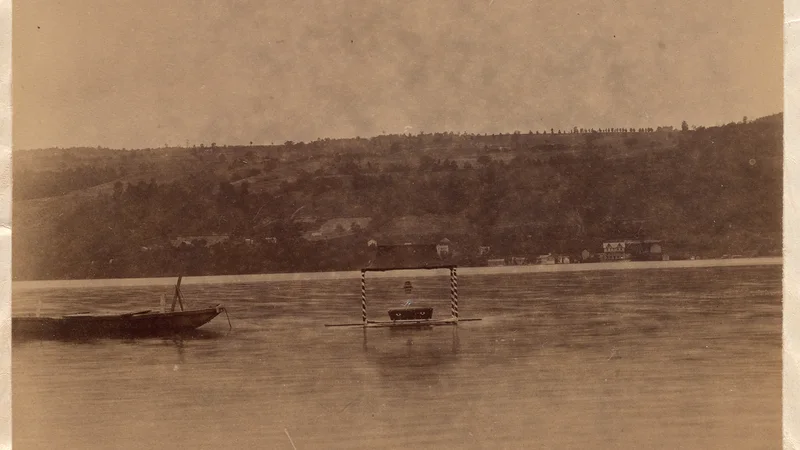 The coffin of Calculus, to be burned on Skaneateles Lake, 1885. Syracuse University Archives.png