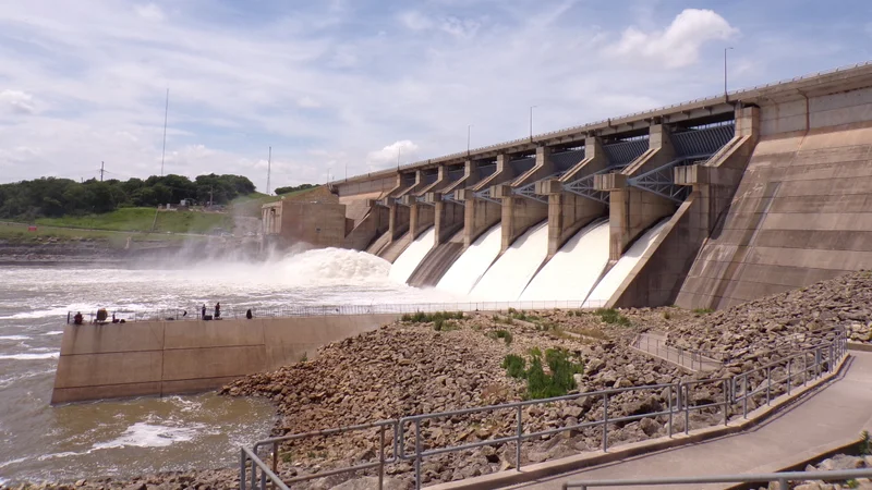 Kaw Lake Dam, Kaw City, Oklahoma.jpg