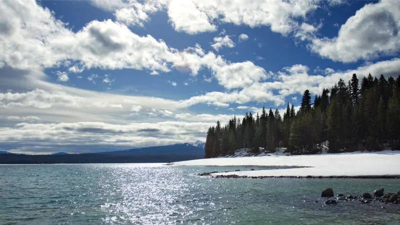 Crescent Lake in winter, Oregon - Flickr - Bonnie Moreland (free images).jpg