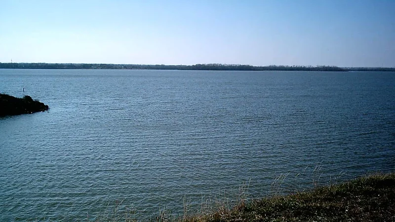 Lake Pat Cleburne.jpg