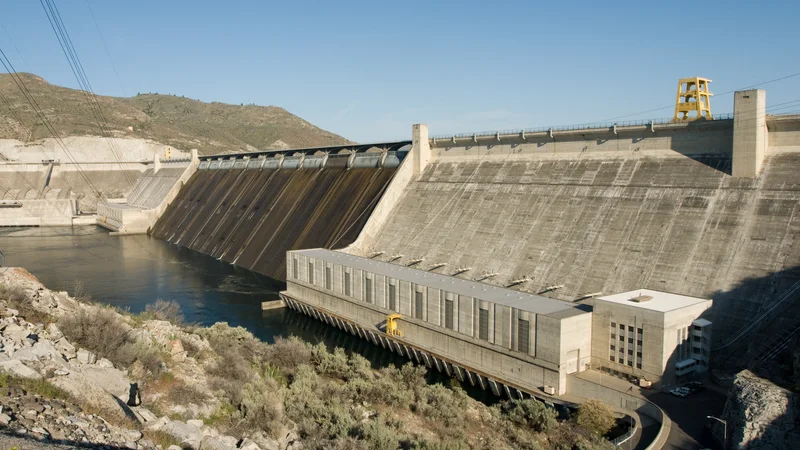 Grand Coulee Dam, Lake Roosevelt, Washington State.jpg