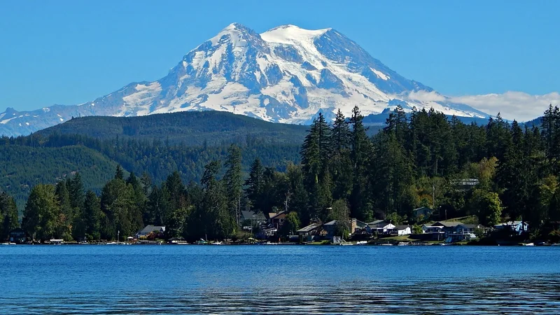 Mount Rainier from Clear Lake, Washington.jpg