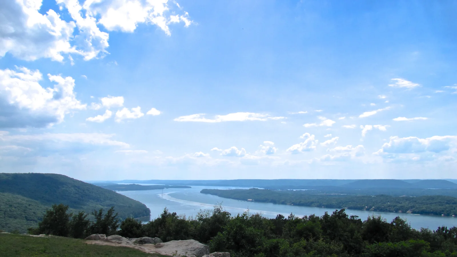 Guntersville-Lake-from-Weathington-al.jpg
