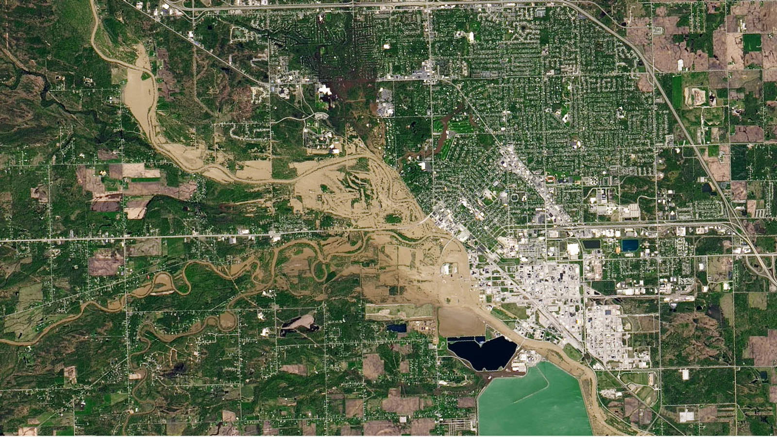 NOAA Satellites Provide Detailed Imagery of Michigan Floods (NESDIS 2020-11-09 olizoomedinmidland).png