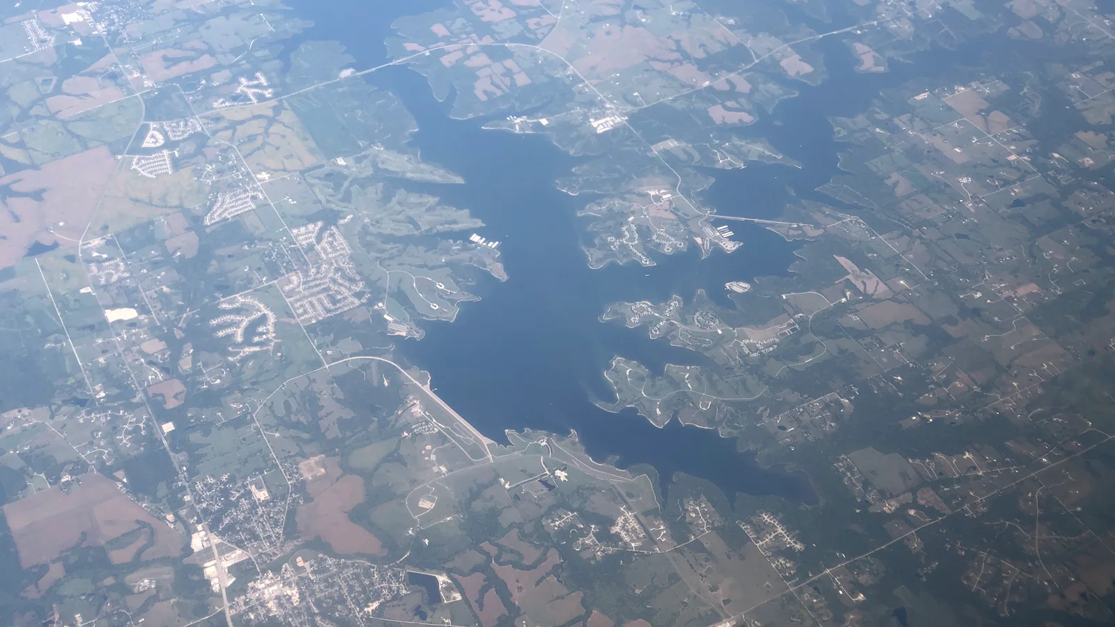 2022-09-09 19 23 08 UTC minus 5 Aerial view of Smithville Lake in northwestern Clay County, Missouri, centered on Platte Township.jpg