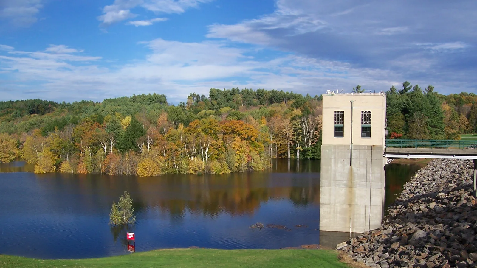 Edward MacDowell Lake - panoramio.jpg