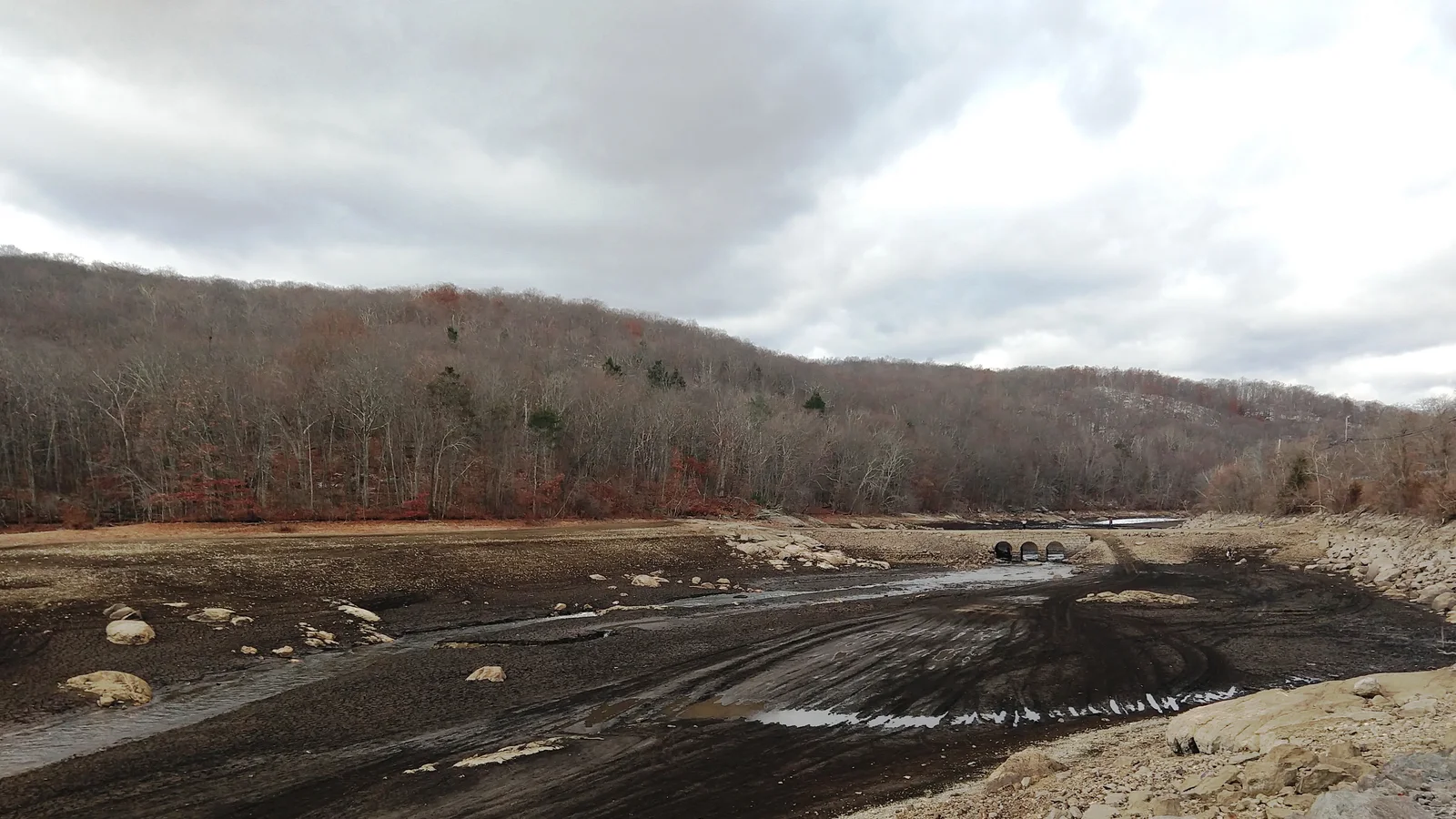 Oak Ridge Reservoir, NJ drought (2), Nov. 2024.jpg