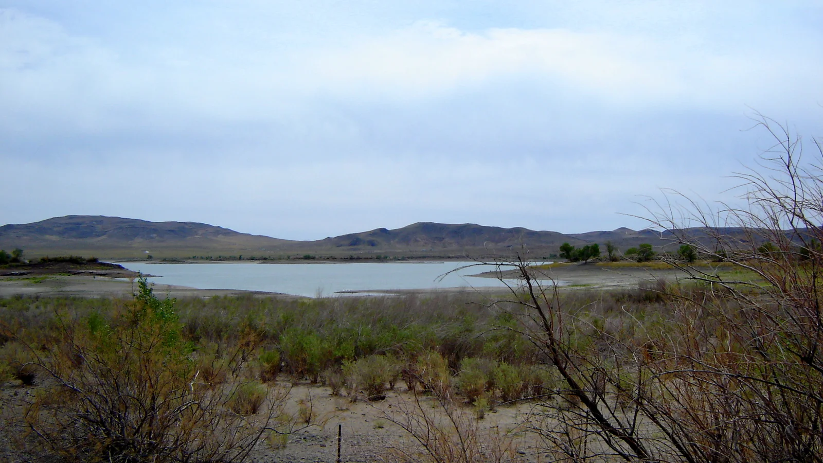 Lahontan Reservoir Silver Springs NV - panoramio.jpg