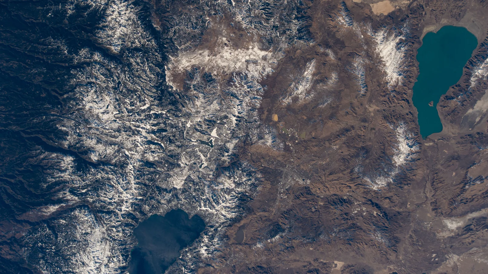 ISS-64 Sierra Nevada mountains, California.jpg
