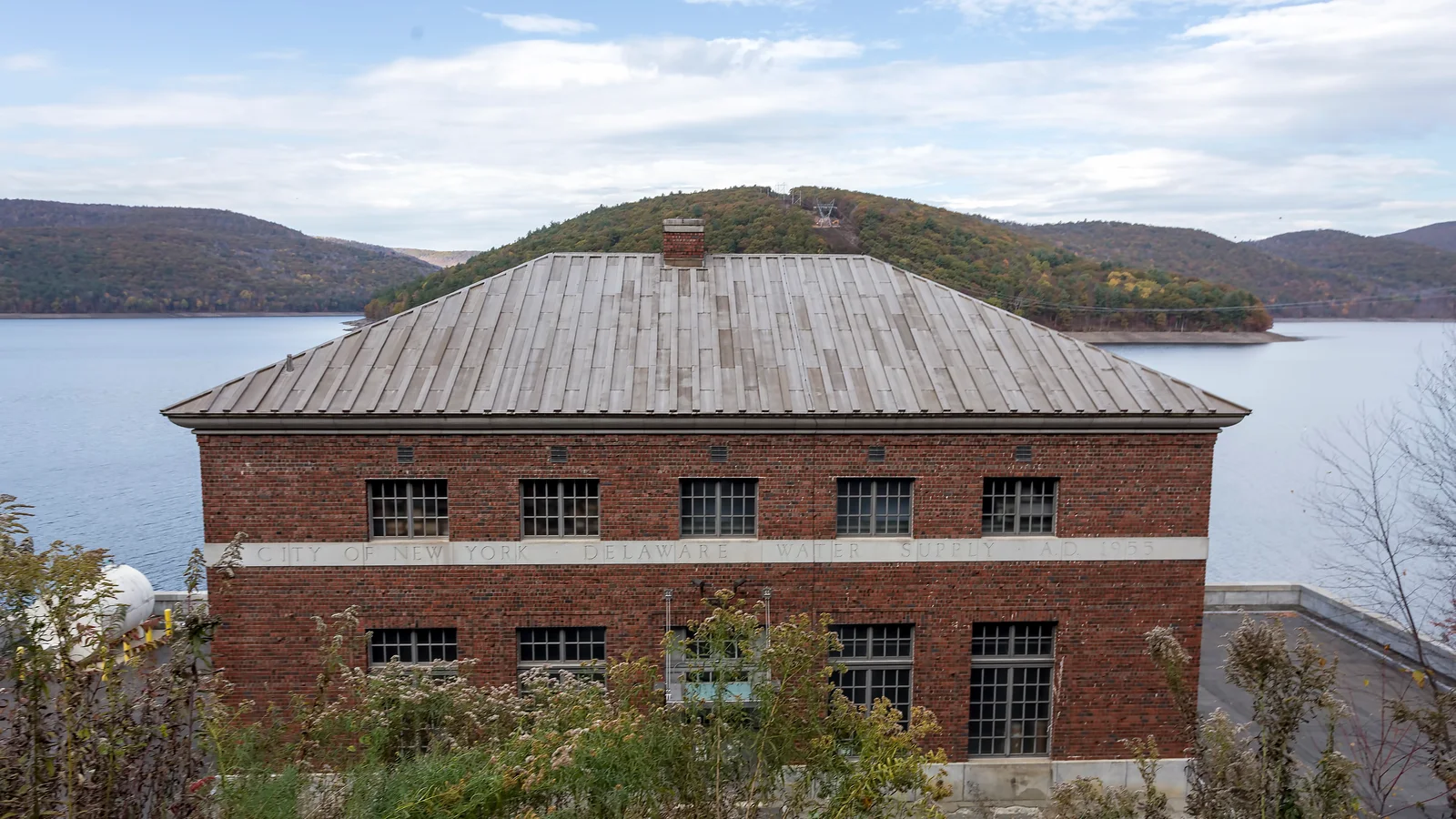 East Delaware Aqueduct building Pepackton Reservoir NY1.jpg