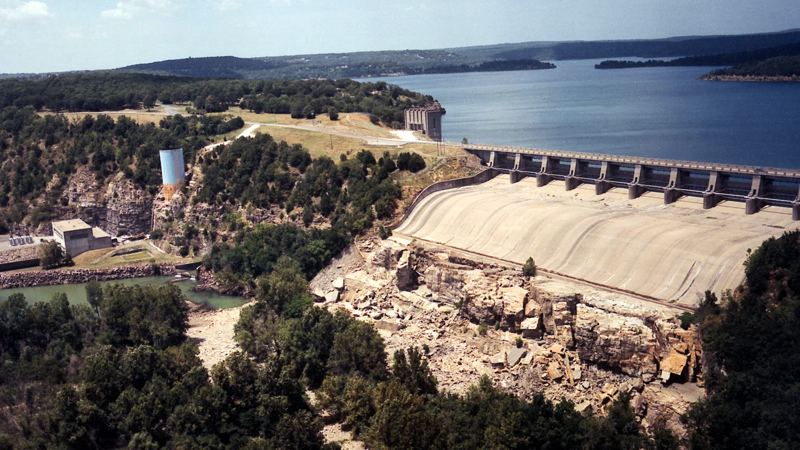 USACE Tenkiller Lake and Dam.jpg