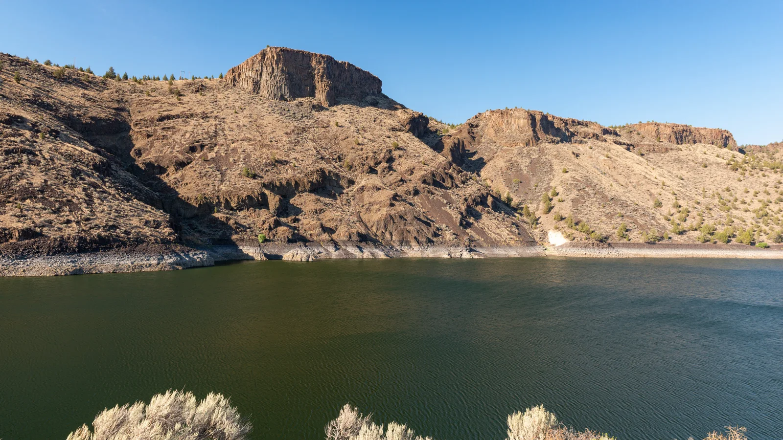 Prineville Reservoir and dam, Highway 27 - DPLA - f8088ad4e13a95271f2008f3f718c470.jpg