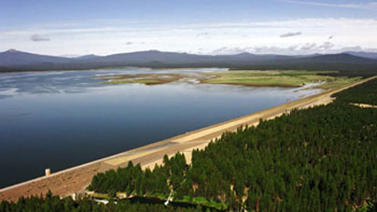Wickiup Dam and Wickiup Reservoir in central Oregon.jpg