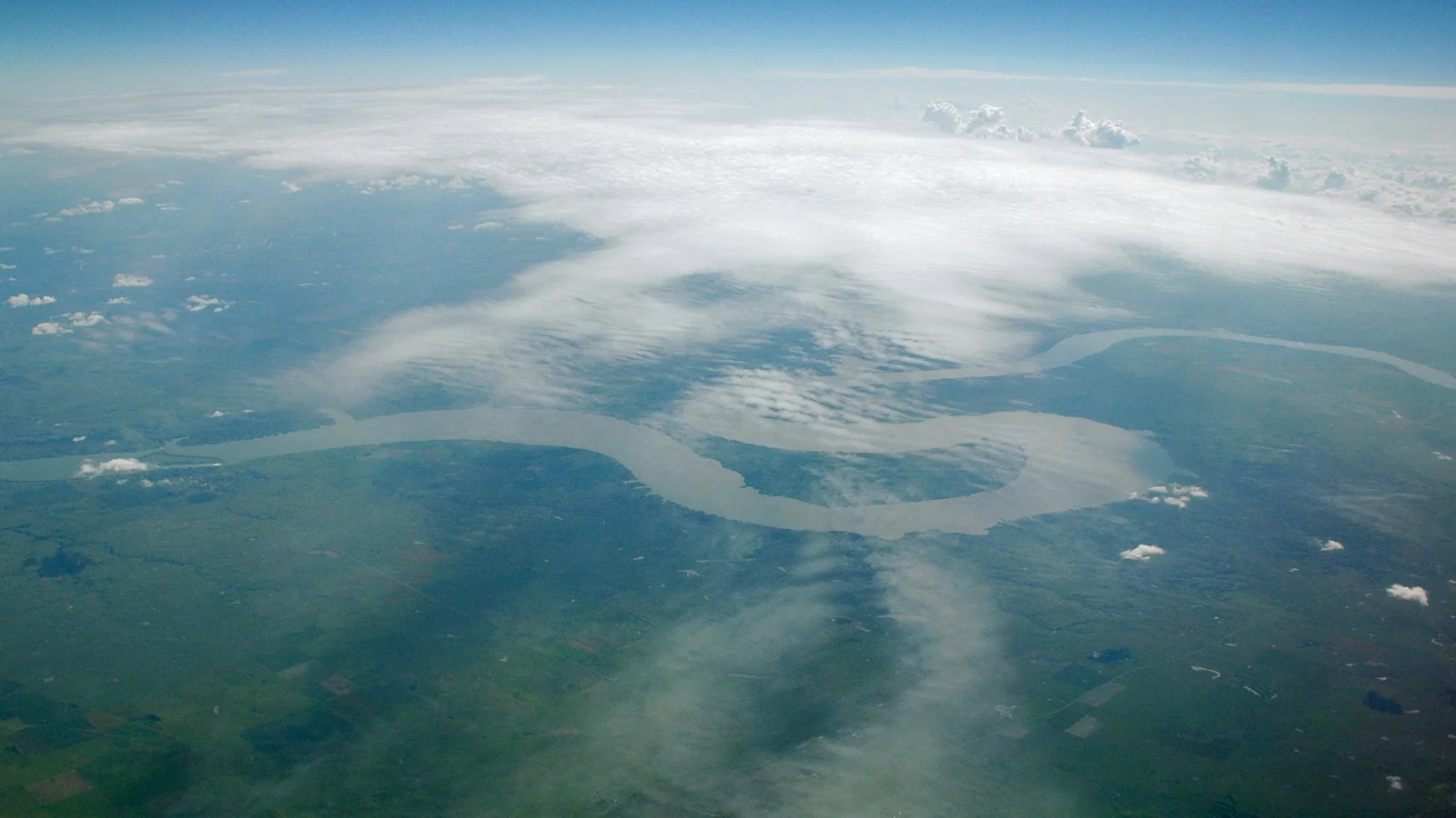 Lake Sharpe, seen from an airplane, South Dakota, 2011.jpg