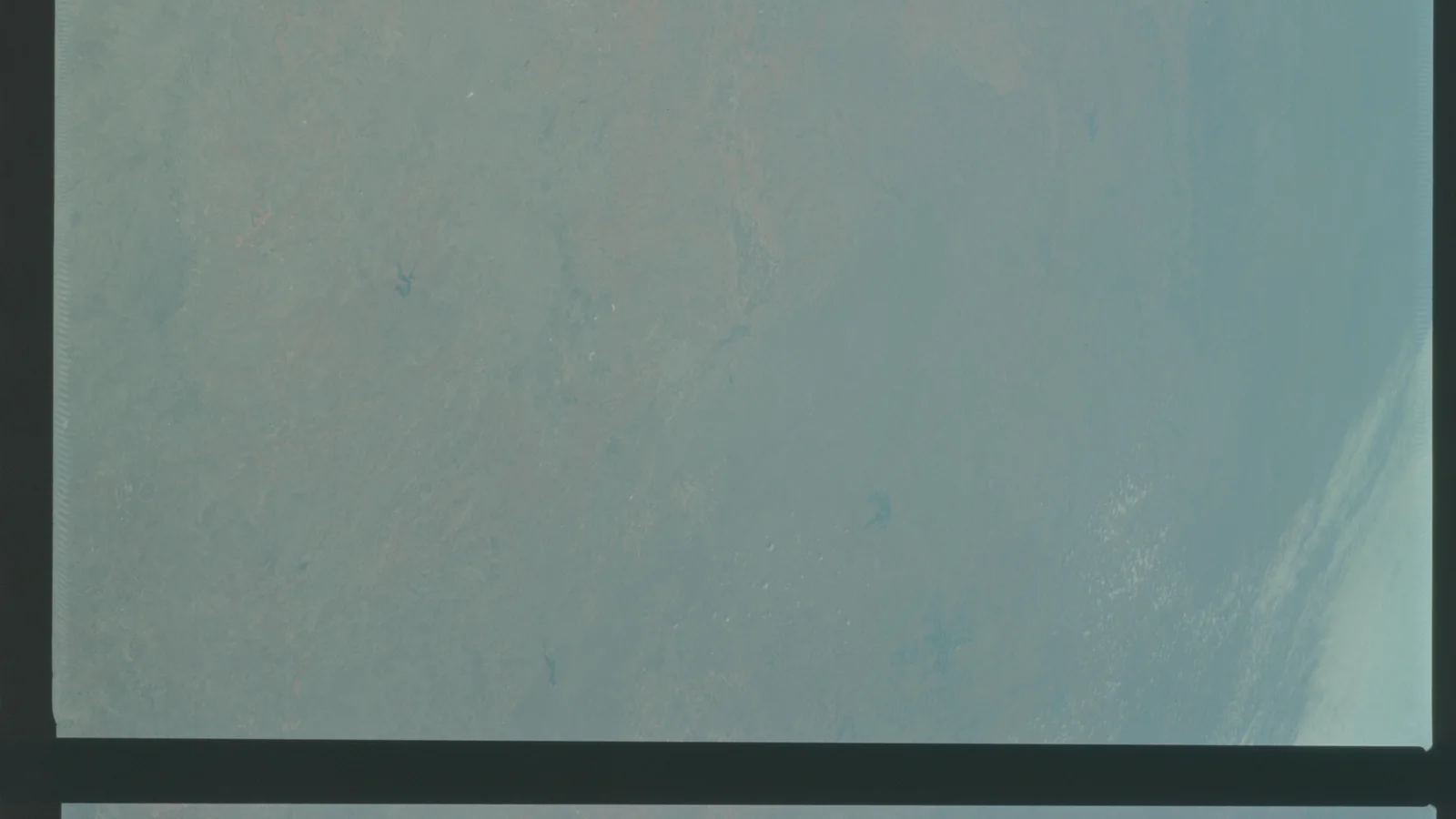 AS09-22-3336 (22034859615).jpg