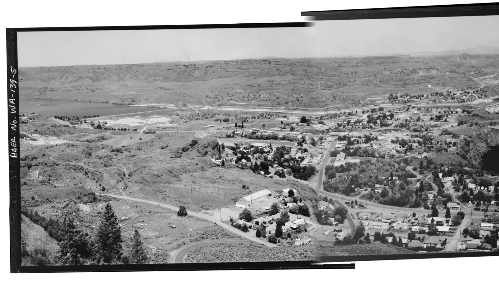 Grand Coulee Basin Panorama.jpg