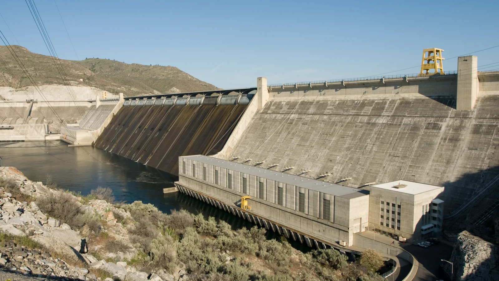 Grand Coulee Dam, Lake Roosevelt, Washington State.jpg