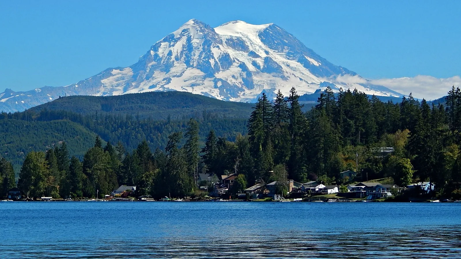Mount Rainier from Clear Lake, Washington.jpg