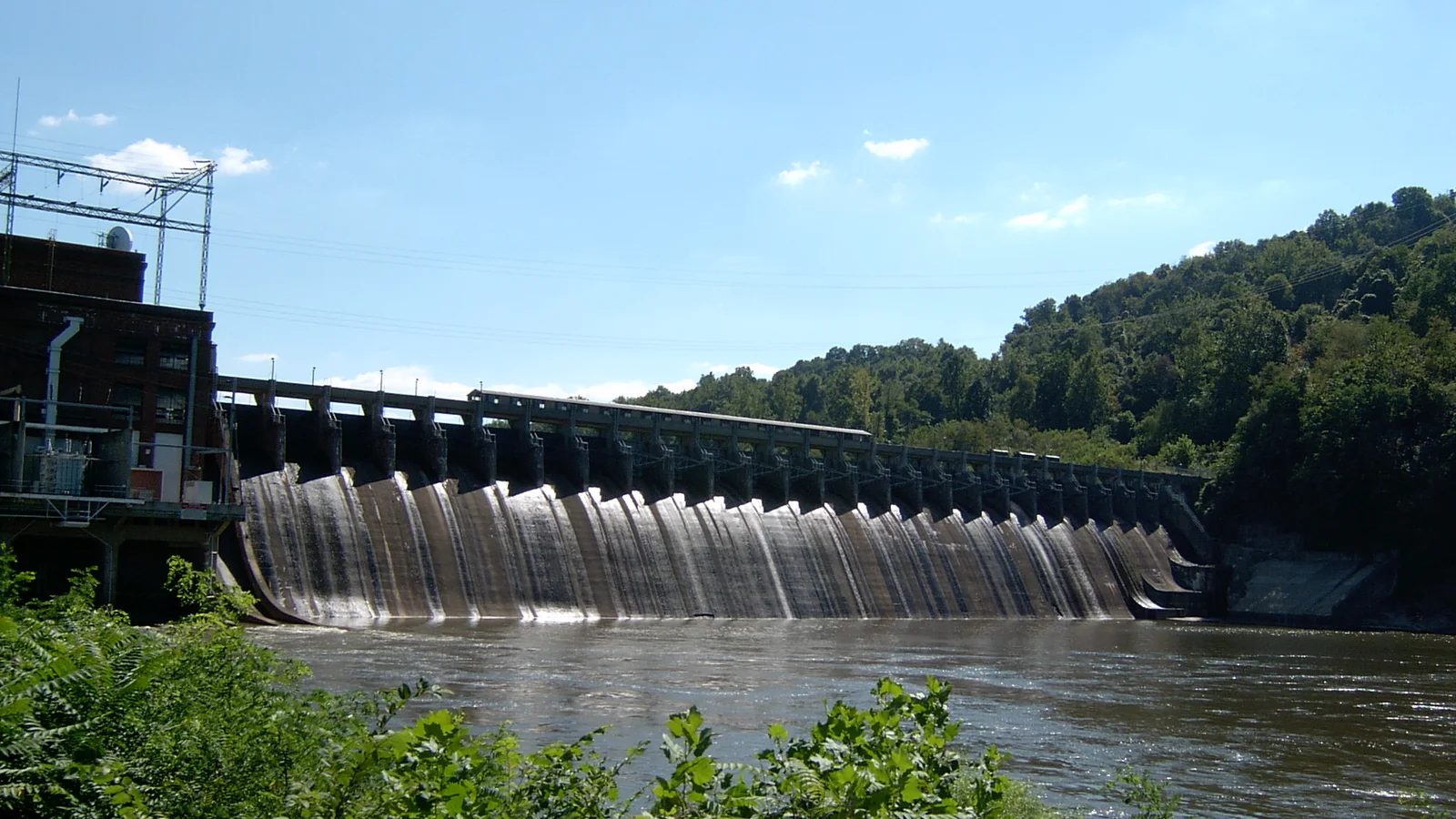 Lake Lynn Dam.jpg